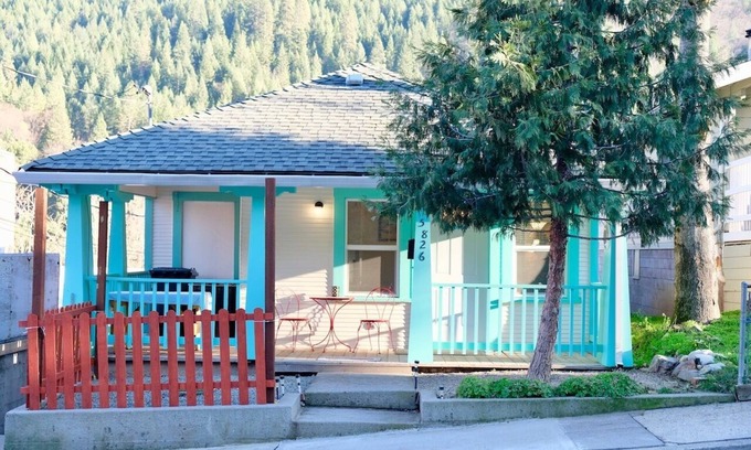 Dunsmuir Haus | Chez Belinda