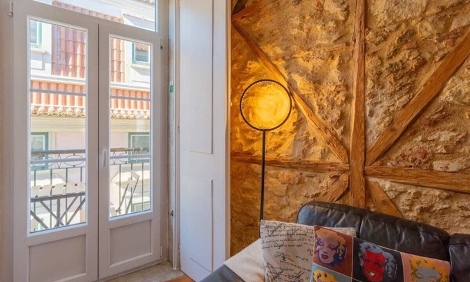 Encarnacao Wohnung | Chiado 4BR | A/C, Balcony, Parking & Monuments