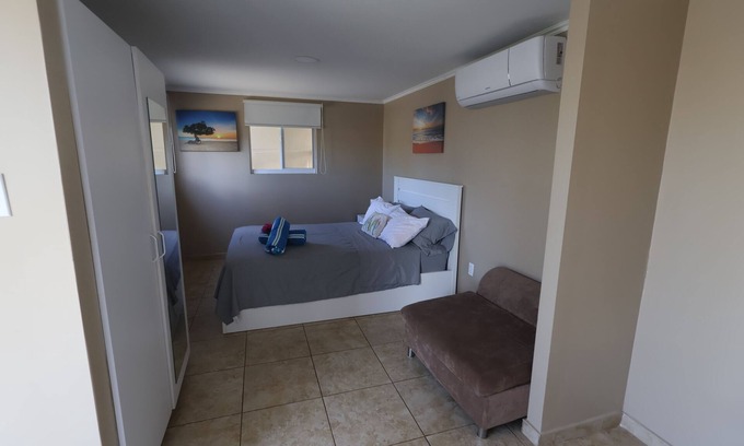 Tanki Leendert Wohnung | Chic 1-bedroom apartment with WiFi, AC in phenomenal Tankilendert