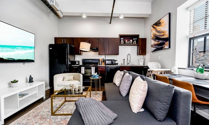 Downtown Kansas City Wohnung | Chic 1BR Near Arrowhd & TMobile Parking, Rooftop