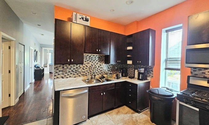 South Shore Wohnung | Chic 3-bedroom corporate apartment with WiFi, AC in lovely Chicago.