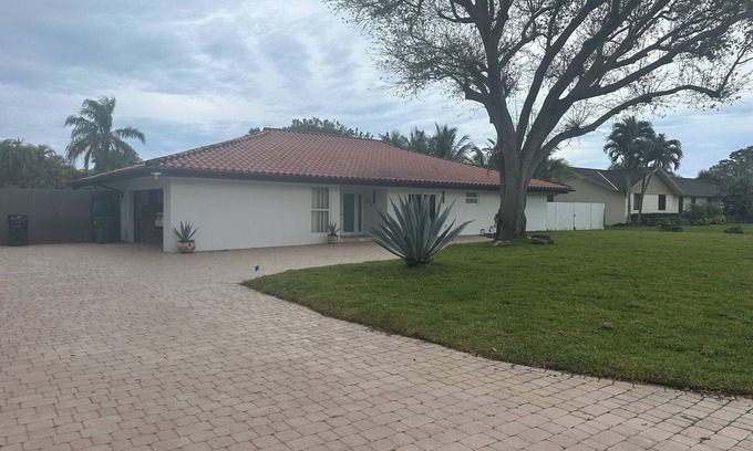 Ludlam Villa | Chic 4-bedroom villa with WiFi, AC in marvelous Miami