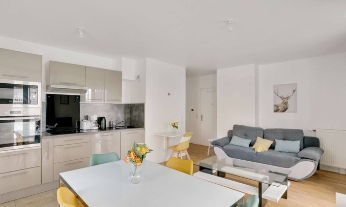 Universite Wohnung | Chic apart with parking near Paris