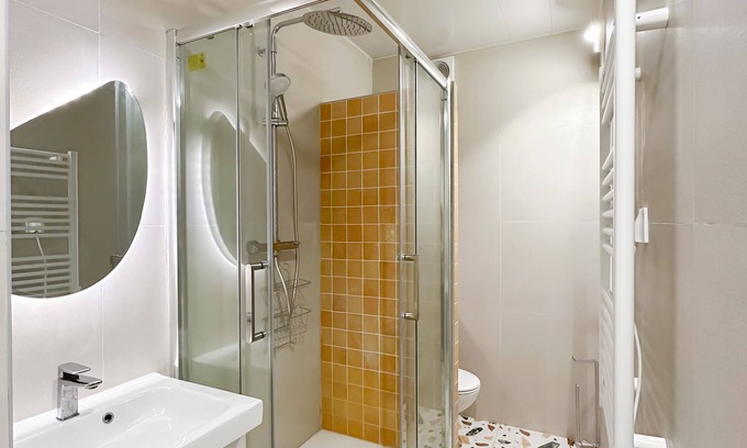 12th Arrondissement Wohnung | Chic Calm Designed paris central