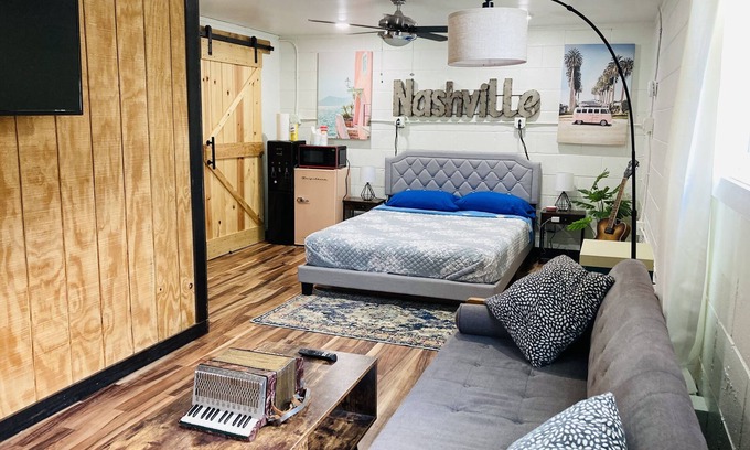 Charlotte Park Wohnung | Chic cozy studio 15mi BNA, 7mi Broadway, 6mi Vanderbilt, 5mi Bicentennial Park