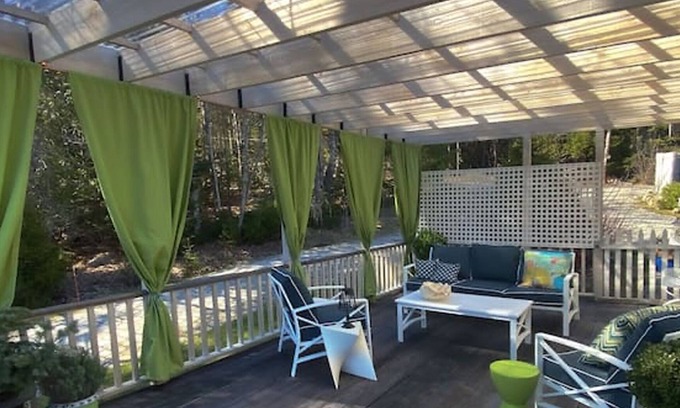 Blue Hill Haus | Chic Farmhouse Guest Cottage, ROW zum privaten Strand, A / C