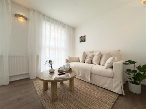 Bryanston and Dorset Square Wohnung | Chic Marble Arch with 100 inch Cinema & Premium Mattress, by The Design Traveller