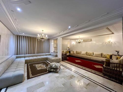 Ville Nouvelle Wohnung | Chic & Spacious 4BR with Jacuzzi-Fez New City Stay