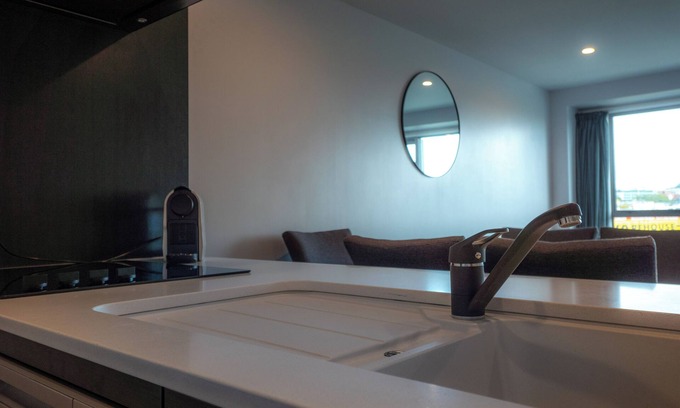 Newton Wohnung | Chic Urban Retreat in Grey Lynn