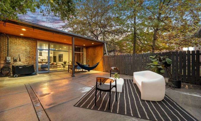 North Park Haus | Chicago Riverhouse with private fenced in oasis