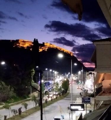 Nafplion City Centre Wohnung | Chrysa's Luxury Apt. View of Palamidi