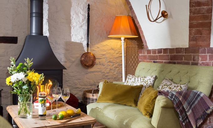 Upper Sapey Hütte | Cider Mill Cottage - a beautiful property that sleeps 3 guests in 2 bedrooms with an outdoor pool