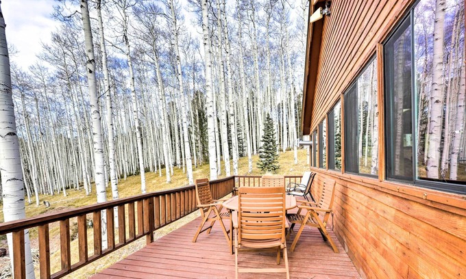 Cimarron Kabine | Cimarron Cabin: Wraparound Deck & Mountain Views!