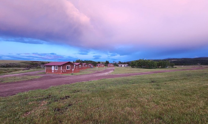 East Glacier Park Village Kabine | Circle R Cabin 4, Private Ranch, Mountain Views