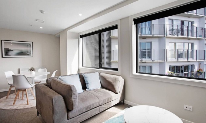 Newton Wohnung | City Skyline Apartment near Myers Park