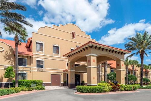 National Gardens Hotel | Clarion Inn Ormond Beach at Destination Daytona