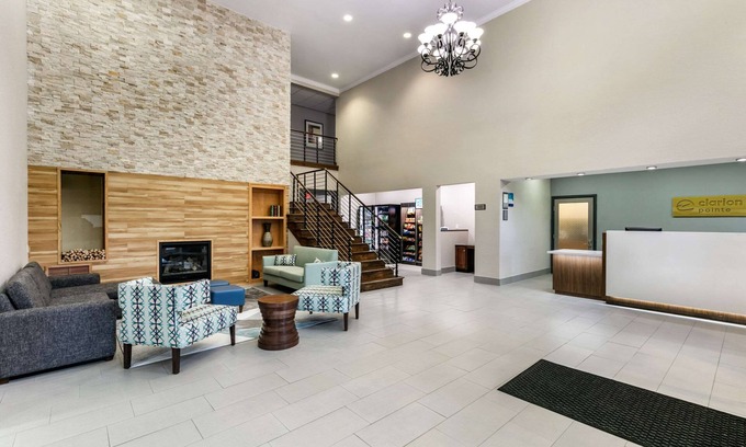 Columbus Hotel | Clarion Pointe Columbus-Bradley Park