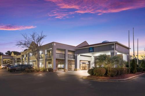 Forsyth Hotel | Clarion Pointe Forsyth I-75