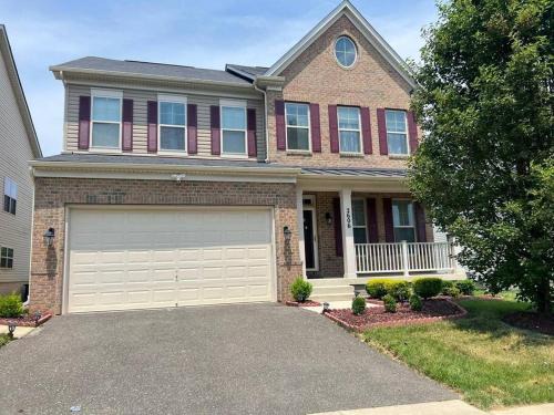 Glenarden Haus | Classic 6Bed,3.5Bath at the heart of Lanham next door to DC. Maryland