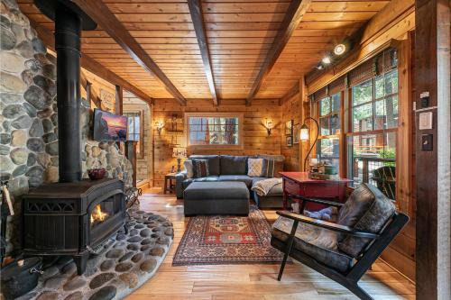 Tahoe Pines Haus | Classic Cabin in the Pines by Tahoe Getaways - Walk to Lake, Pet-Friendly 3 BR w Yard & Hot Tub!