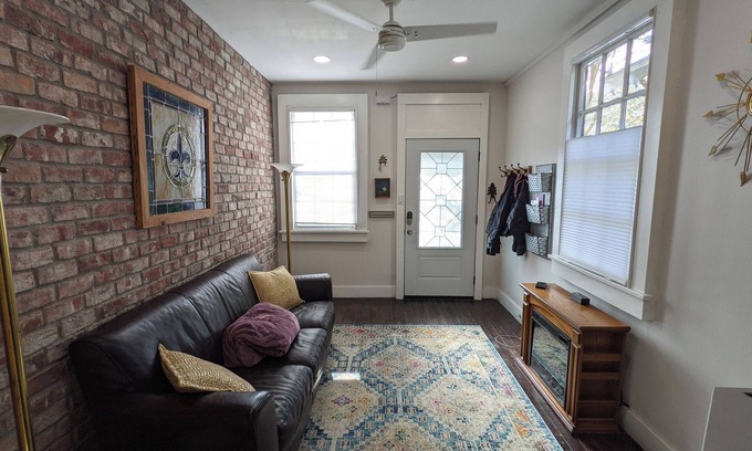 Touro Wohnung | Classic Cozy 1-bedroom Uptown Shotgun w/ Patio in New Orleans
