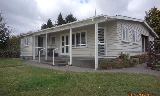 Ngakonui Haus | Classic Kiwi Farmhouse