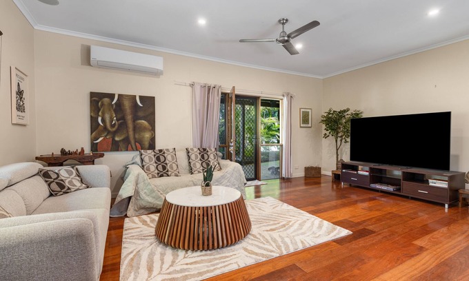 Wellington Point Haus | Classy Resort Feel home with Pool