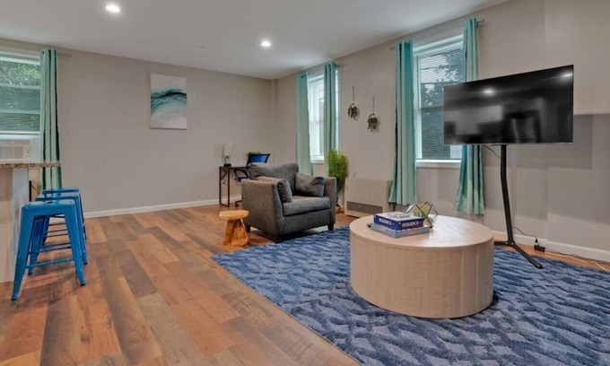 Gorham Wohnung | Clean 1BD | Quiet | Long Term Friendly