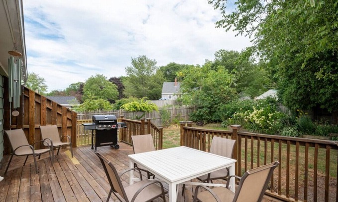 South Portland Haus | CLEAN 3 BD | 2 MILES TO CITY CENTER & PORTLAND