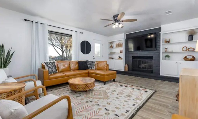 Moore Haus | Clean and Updated Home in Moore with Bonus Room