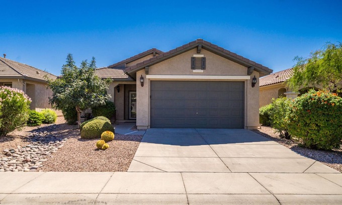 Anthem at Merrill Ranch Haus | Clean and Updated in Sun City Anthem at Merrill Ranch 55+ Community!