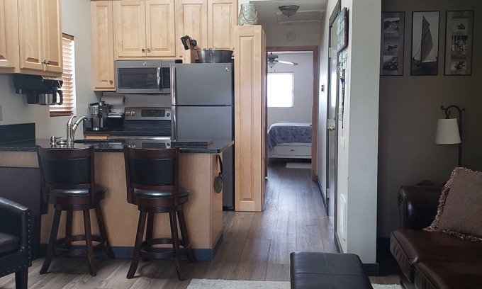 Oak Harbor Eigentumswohnung | Clean, beautiful condo by Lake Erie! Perfect getaway for a family of four.