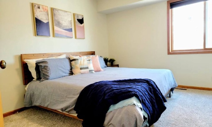 Eagan Haus | Clean, Comfy, digs close to all the attractions