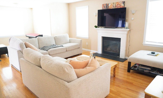 Cherry Valley Haus | Clean Cozy 1-BR 1BA Guest Room in Worcester