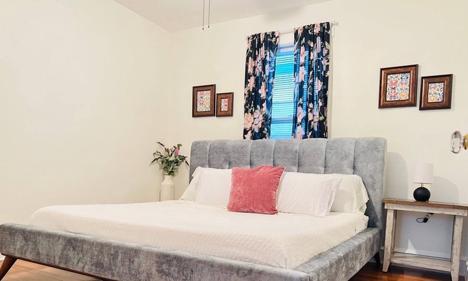 Magnolia Haus | Clean, cozy, and close to Philly!