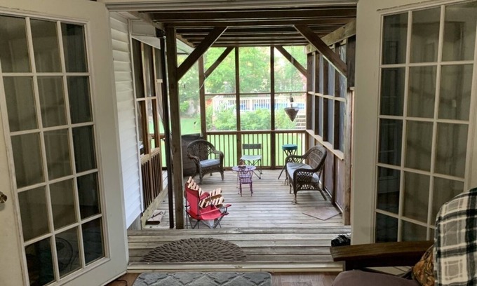 Tahlequah Haus | Clean, Cozy, Hottub, pool