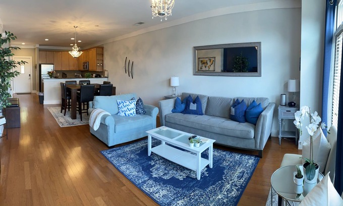 Mount Mourne Eigentumswohnung | CLEAN!!! Downtown Davidson Condo - Style, Comfort, and Location you can't beat!