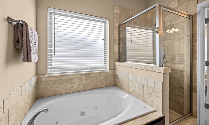 Cave Springs Haus | Clean Private House - 3 Miles From Pinnacle Hills, 5 Miles From XNA