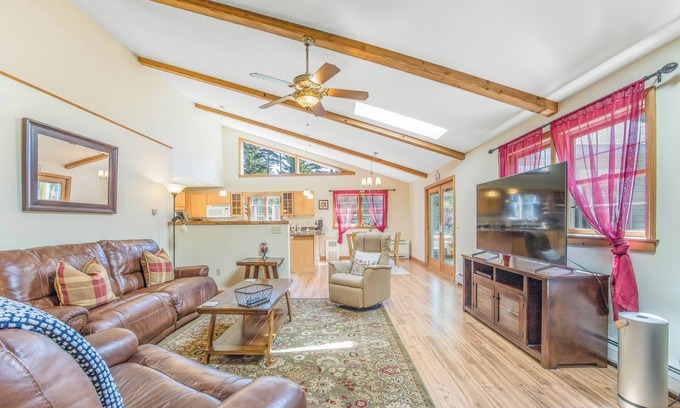 Southwest Harbor Haus | Sauber, geräumig 3 Schlafzimmer, 3. 5 Bäder. Wintergarten, waldreiche Umgebung