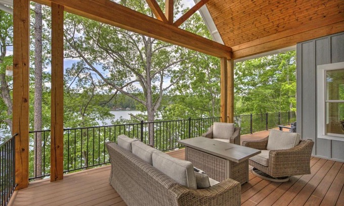 West Union Haus | Clear Sail Way