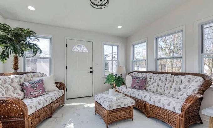 Cleveland Haus | Cleveland House: Garage, 3 Bedrooms & WiFi