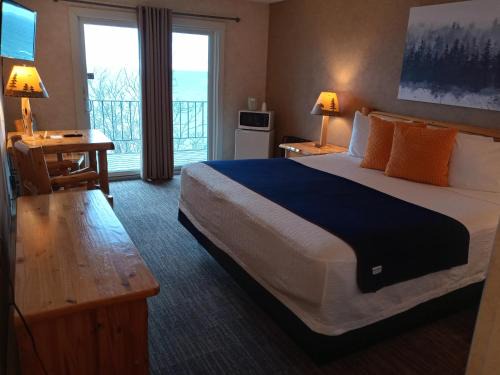 Tofte Hotel | Cliff Dweller on Lake Superior