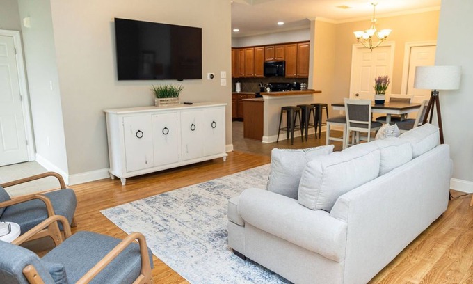 Highlands - Perkins Eigentumswohnung | Close to LSU and Hospitals - King Beds & Pool