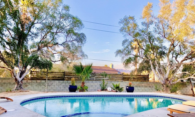 Twentynine Palms Haus | Cloud29 with huge POOL w/ SPA + FirePit + BBQ. Outdoor Dining + Pet Friendly!
