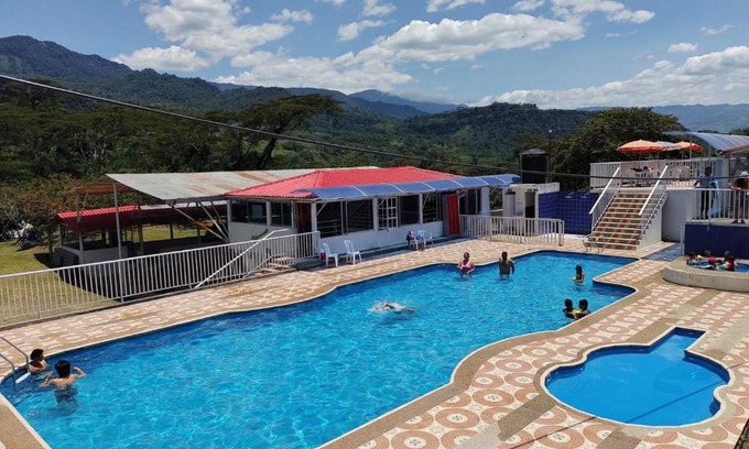 Albania Haus | Club Recreativo Las Guitarras