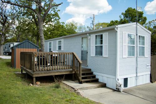 Fidelity Haus | Clyde's Cabin with a private Hot Tub