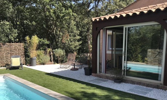 Sainte-Anastasie-sur-Issole Bed & Breakfast | CAMPAIGN - BED AND BREAKFAST PRIVATE SUITE - PRIVATE SPA VERANDA & POOL