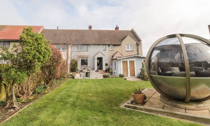 Bamburgh Hütte | COAST COTTAGE, pet friendly, character holiday cottage in Bamburgh