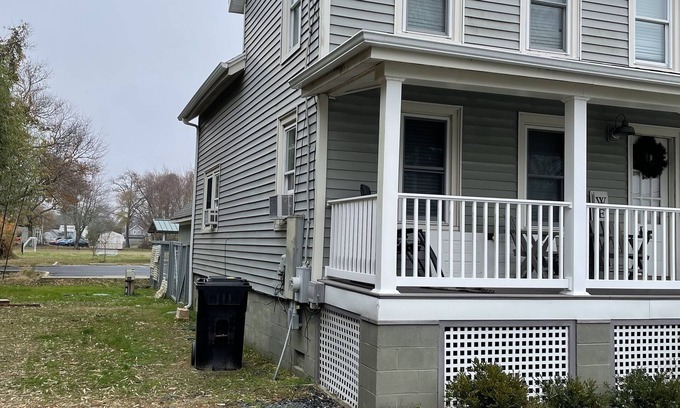 Chincoteague Hütte | Coastal Daze Cottage on Famous Chincoteague Island! Come see the wild ponies!