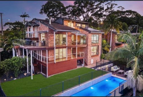 Tascott Haus | Coastal Luxury 2BR w Pool & Entertainer's Paradise